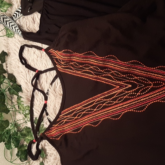 Set of Maurice's Fashionable Tank Tops Medium - Picture 2 of 10